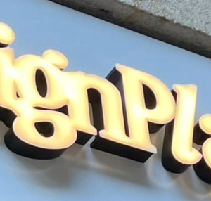 Letras corporeas con frontal de metacrilato iluminado